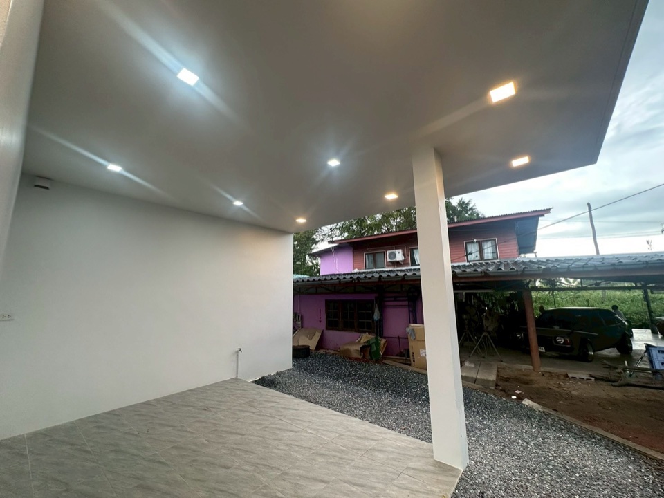 สร้างบ้านสองชั้น ลำดับที่ 05: พื้นที่จอดรถ