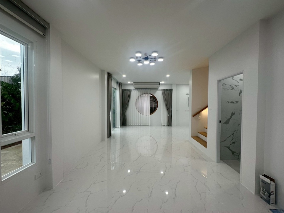สร้างบ้านสองชั้น ลำดับที่ 07: โถงนั่งเล่นชั้นล่าง