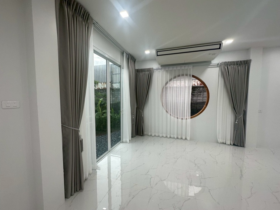 สร้างบ้านสองชั้น ลำดับที่ 08: มุมหน้าต่างวงกลม