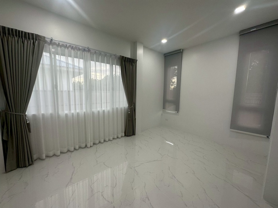 สร้างบ้านสองชั้น ลำดับที่ 16: รายละเอียดประตูห้อง